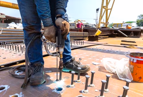 Instalación de pernos Nelson Stud