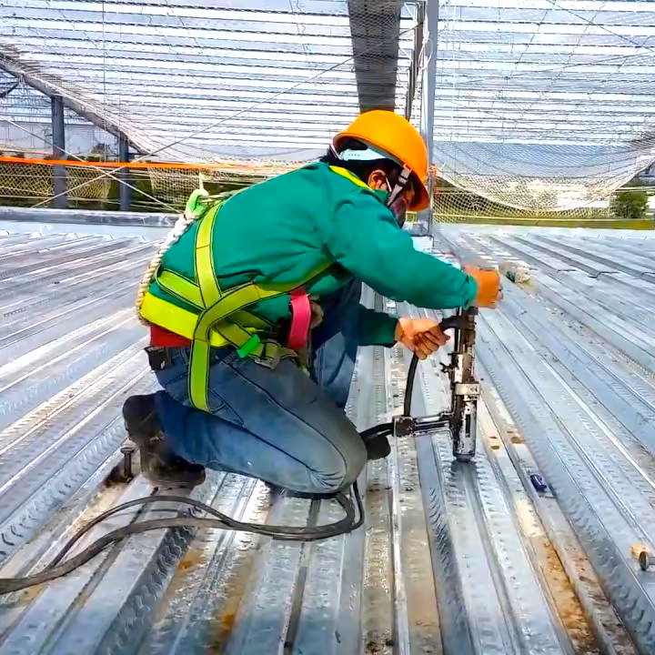 Instalación de pernos Nelson Stud